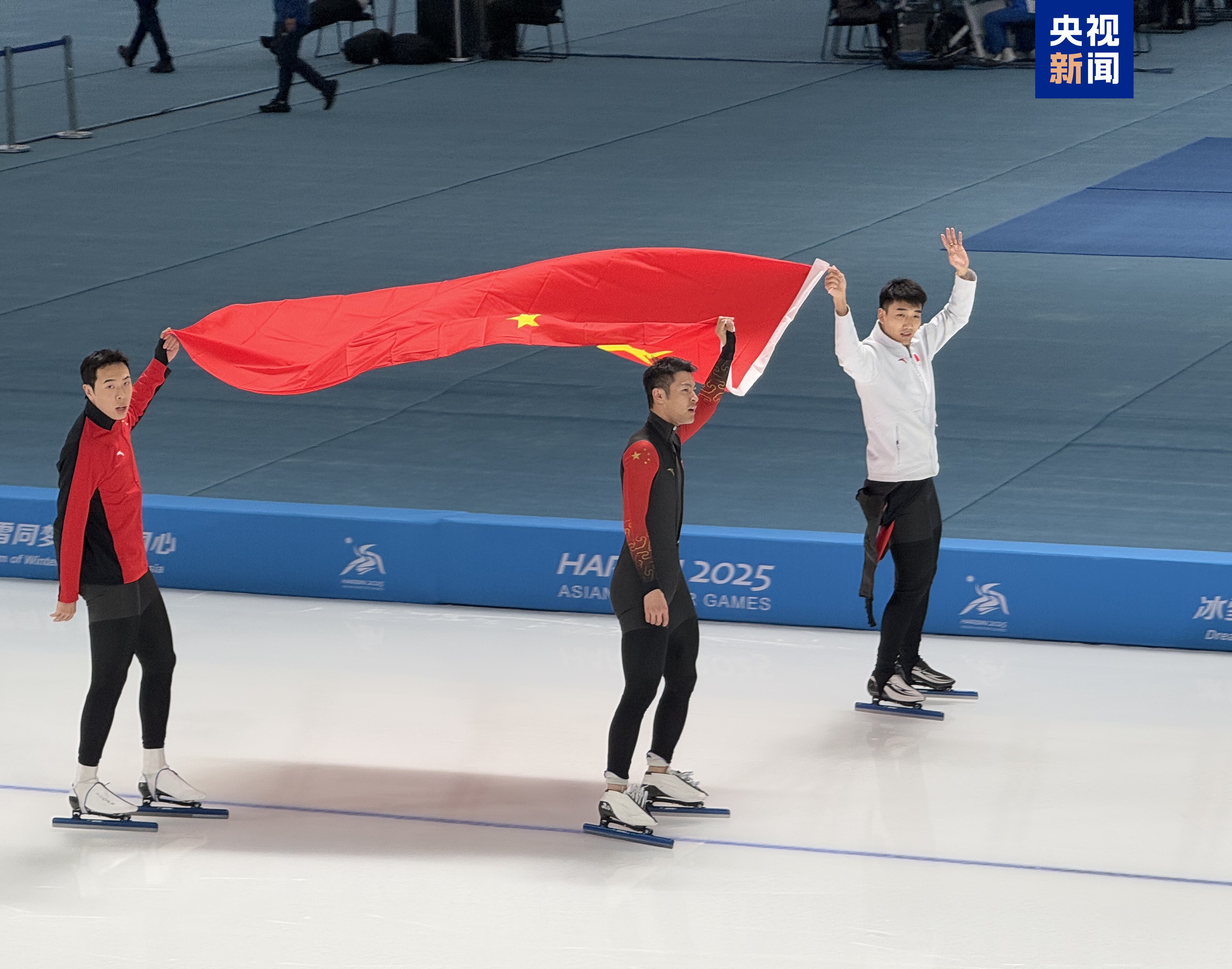 速滑男团体追逐赛：俄罗斯选手夺冠