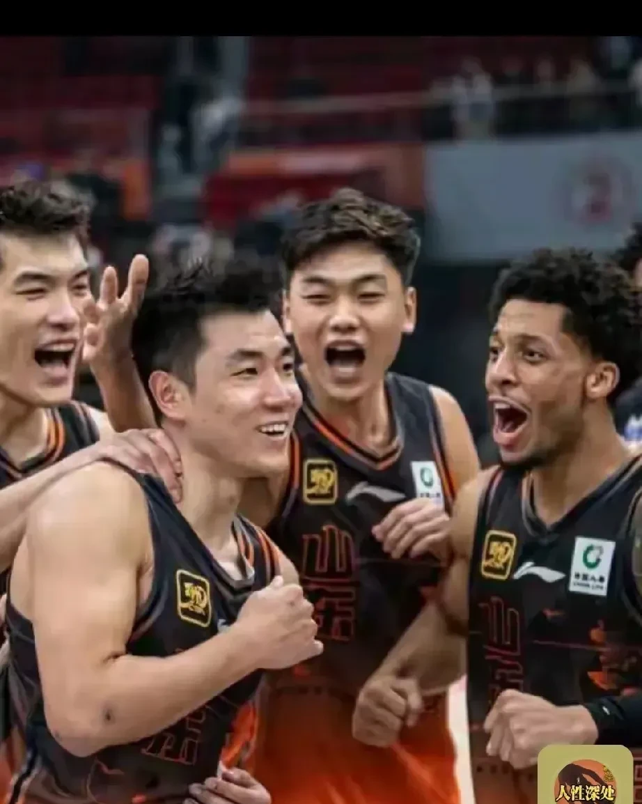战神争霸：天津男篮迎来上海队激烈对决的简单介绍